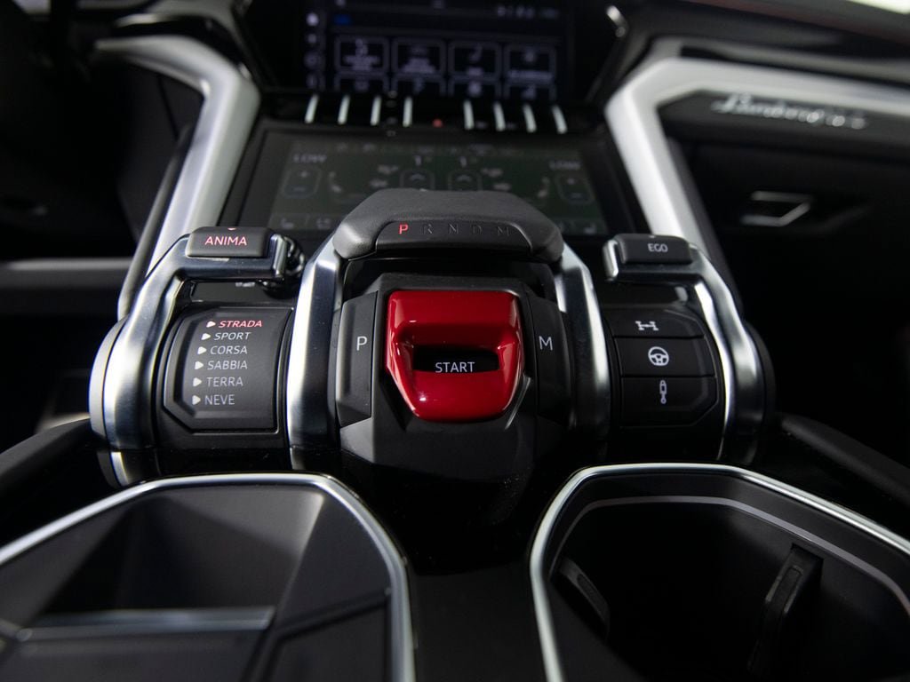 Used 2024 Lamborghini Urus S AWD/4WD image 25