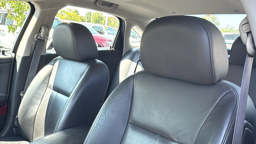 Used 2011 Chevrolet Impala LT w/ Luxury Edition Package FWD image 12