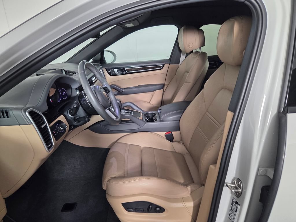 Used 2023 Porsche Cayenne Platinum Edition AWD/4WD image 9