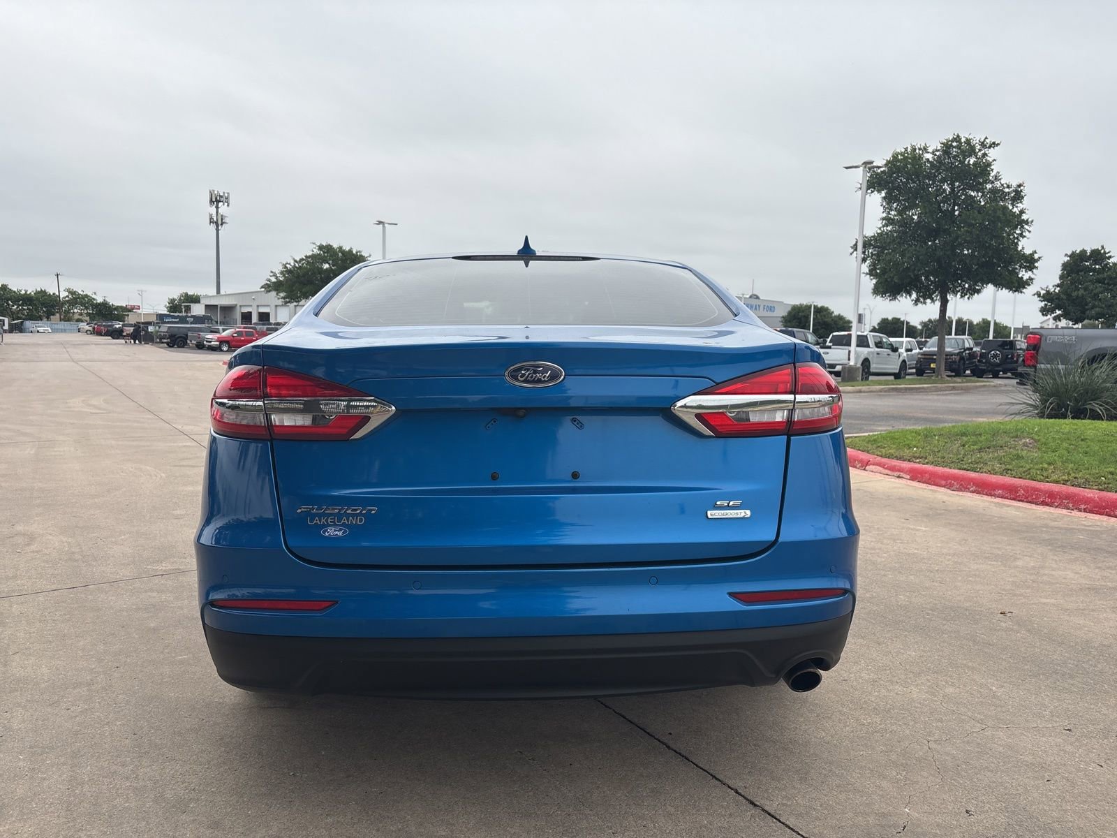 Used 2020 Ford Fusion SE FWD image 4