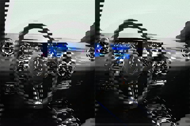 Used 2025 Mercedes-Benz GLA 250 4MATIC w/ Driver Assistance Package image 27