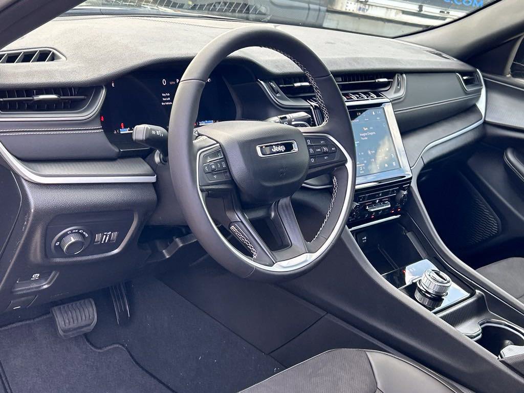 New 2024 Jeep Grand Cherokee Altitude RWD image 32