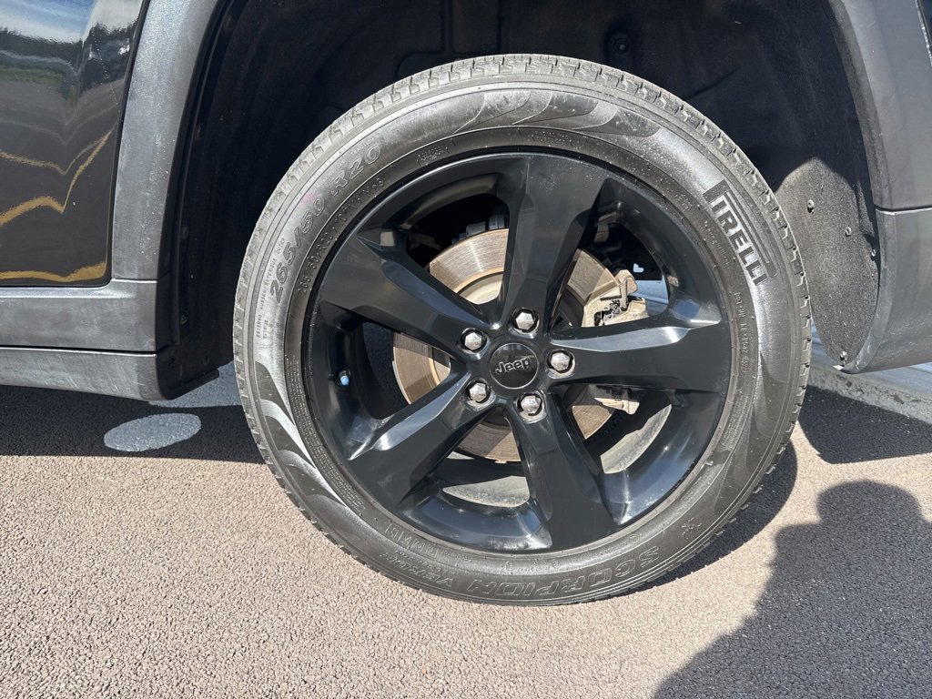 Used 2023 Jeep Grand Cherokee L Limited w/ Black Appearance Package image 10