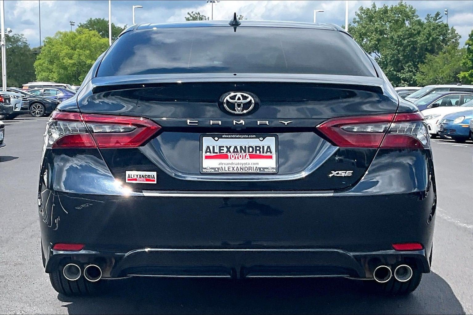 Used 2023 Toyota Camry XSE FWD image 4