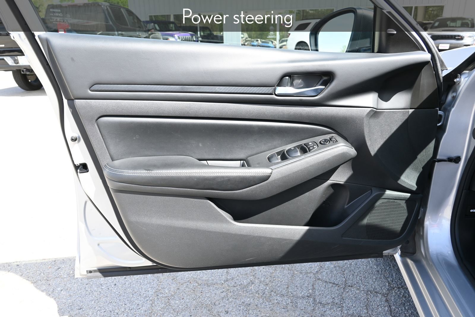 Used 2024 Nissan Altima 2.5 SV image 9