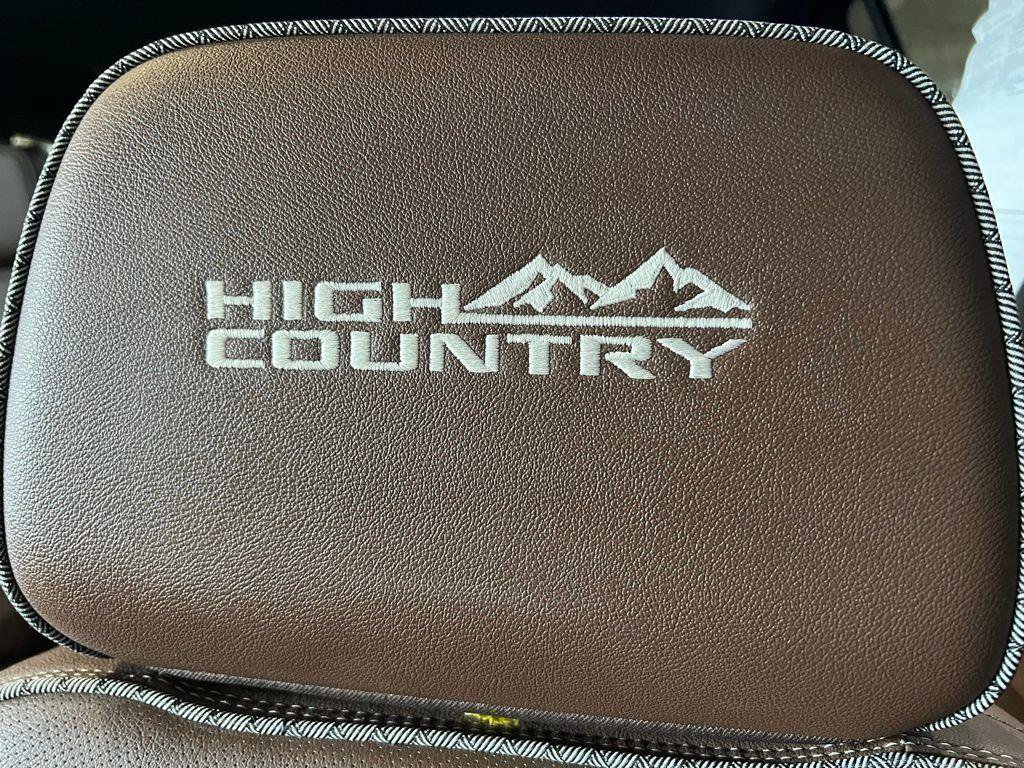 Used 2024 Chevrolet Suburban High Country AWD/4WD image 22