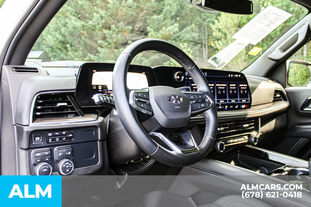 Used 2025 Chevrolet Suburban Z71 AWD/4WD image 34
