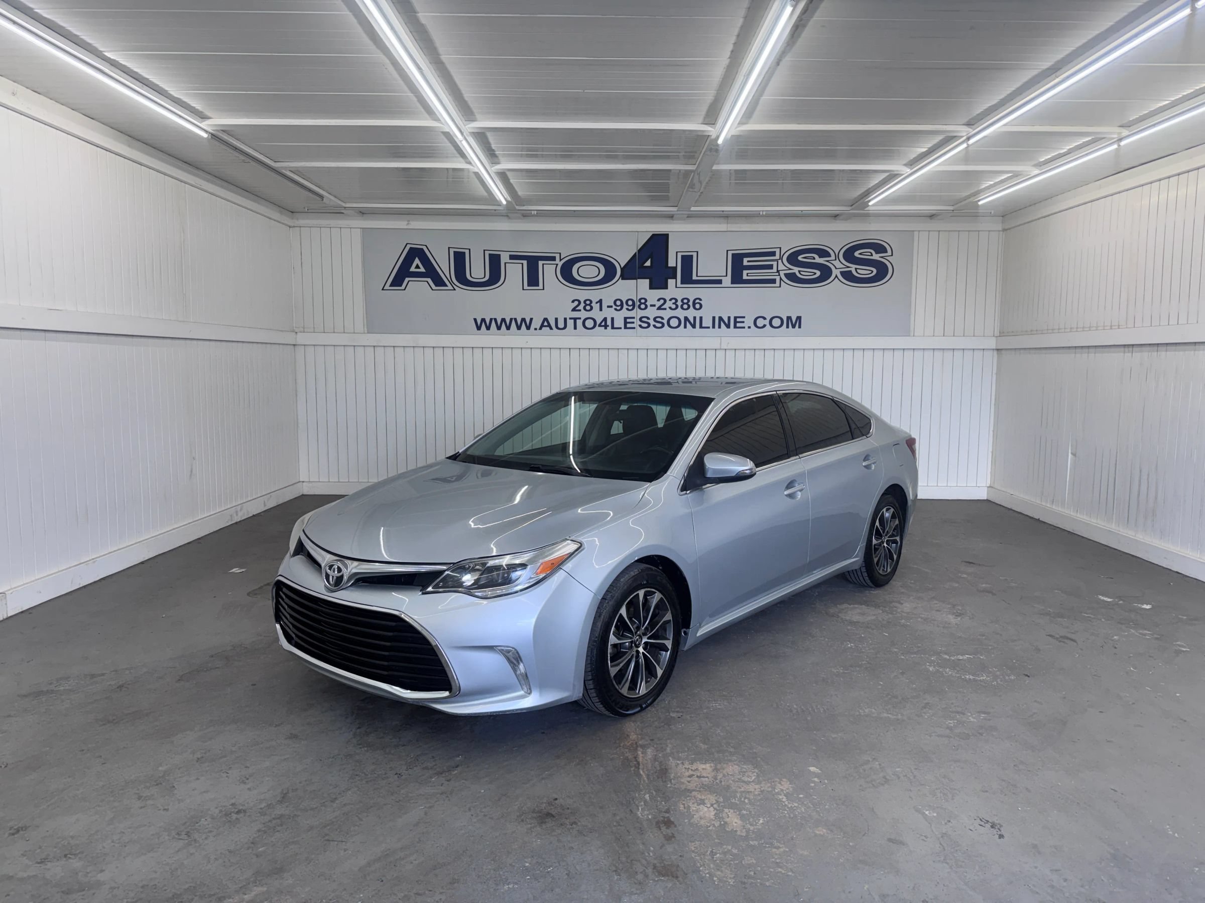 Used 2016 Toyota Avalon XLE FWD image 1