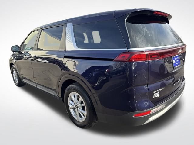 Used 2023 Kia Carnival LX image 3