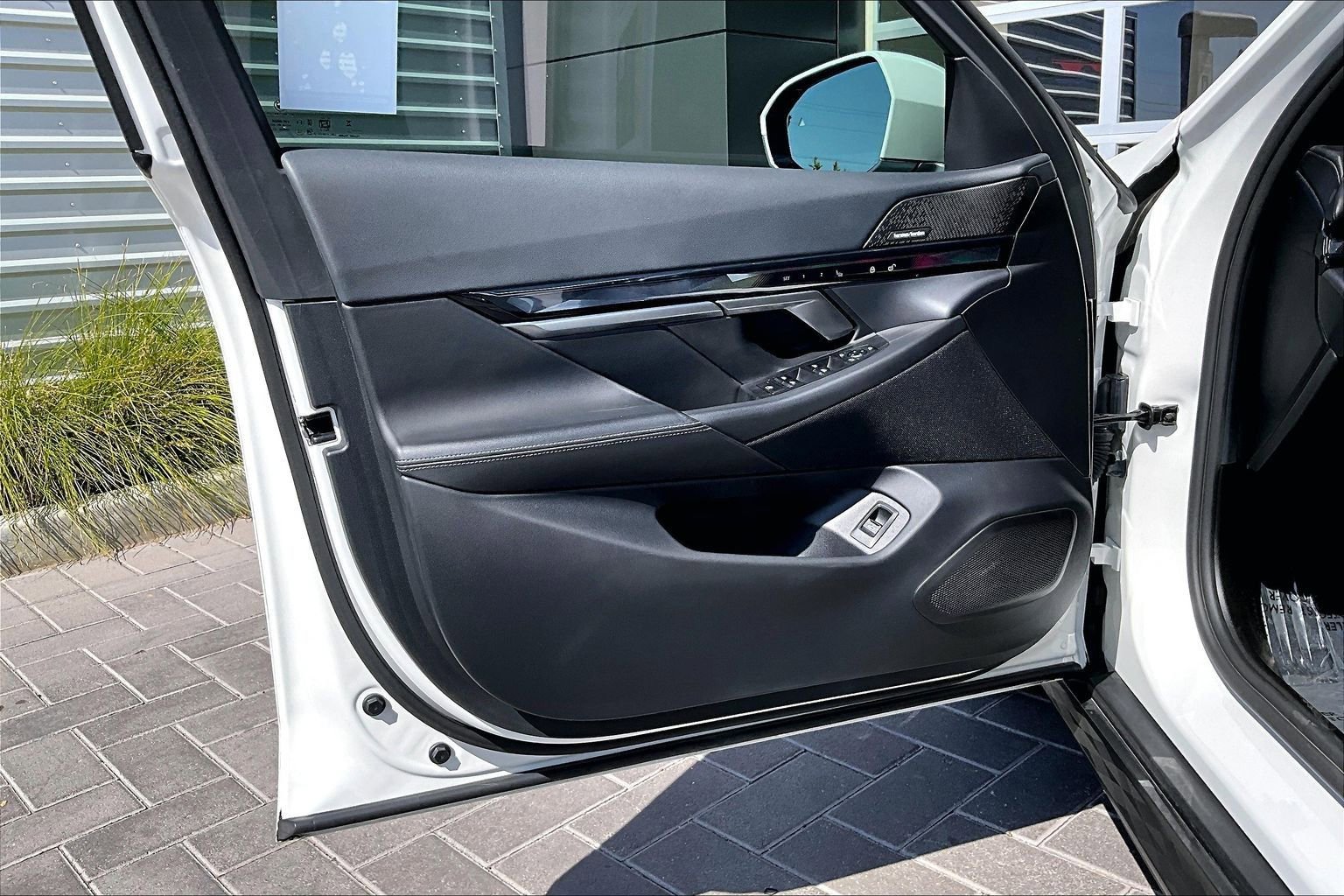 Used 2024 BMW i5 eDrive40i w/ M Sport Package image 22