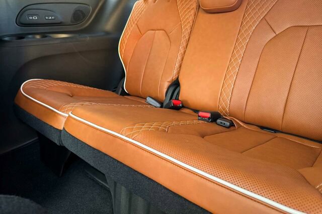 New 2026 Chrysler Pacifica Pinnacle image 13