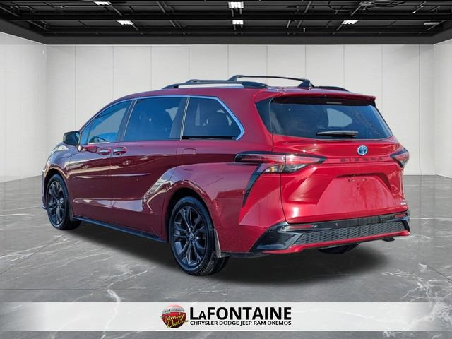 Used 2024 Toyota Sienna XSE image 3