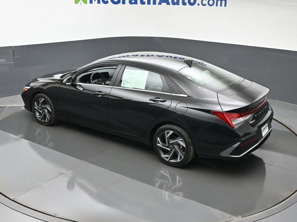 Used 2025 Hyundai Elantra Limited image 22