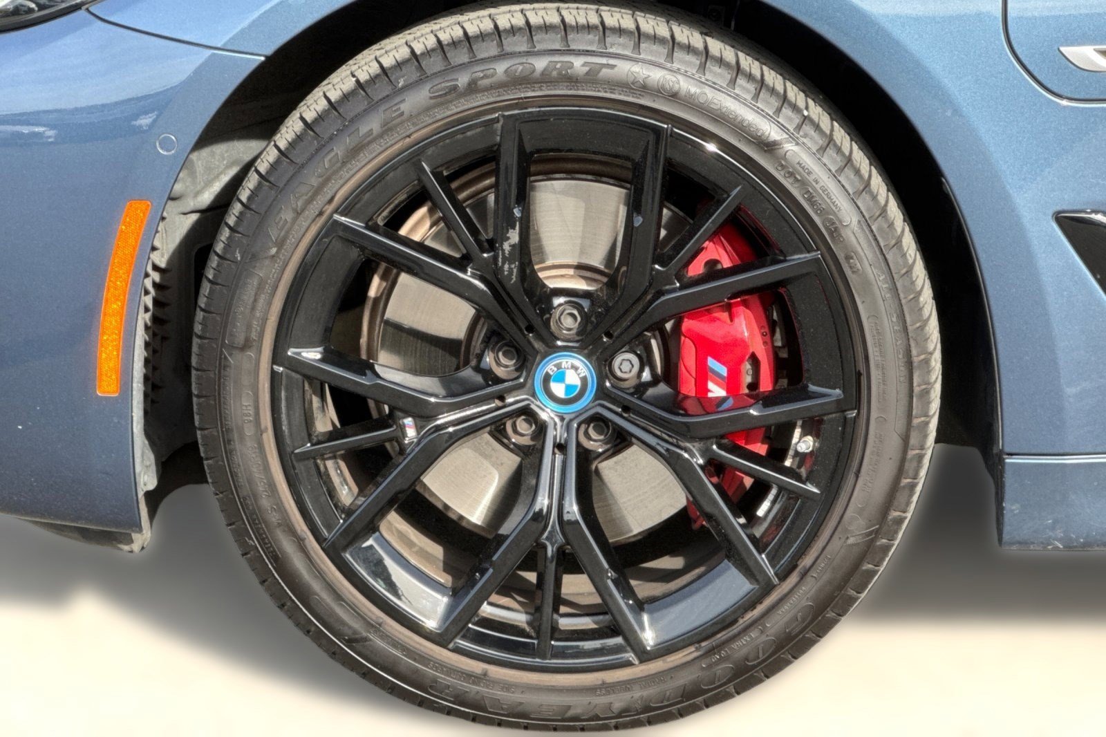 Used 2023 BMW 530e w/ Executive Package RWD image 11