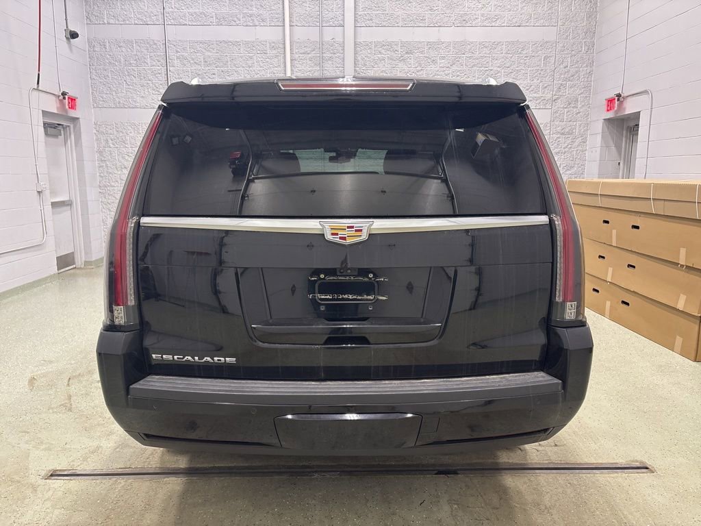 Used 2020 Cadillac Escalade Premium Luxury image 4