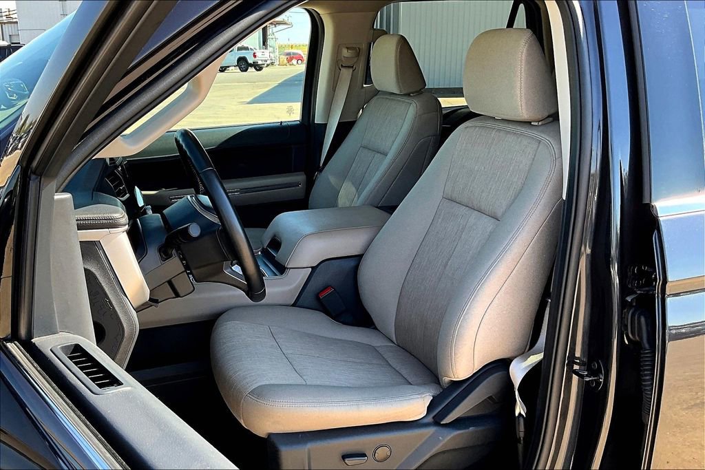 Used 2024 Ford Expedition XLT image 32