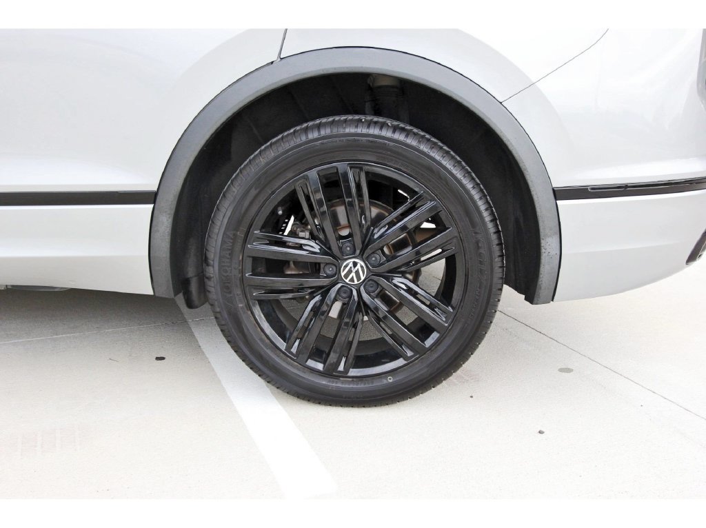 Used 2022 Volkswagen Tiguan SE R-Line FWD image 36