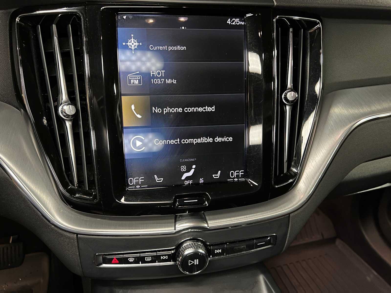 Used 2019 Volvo XC60 T5 Momentum w/ Protection Package Premier AWD/4WD image 39