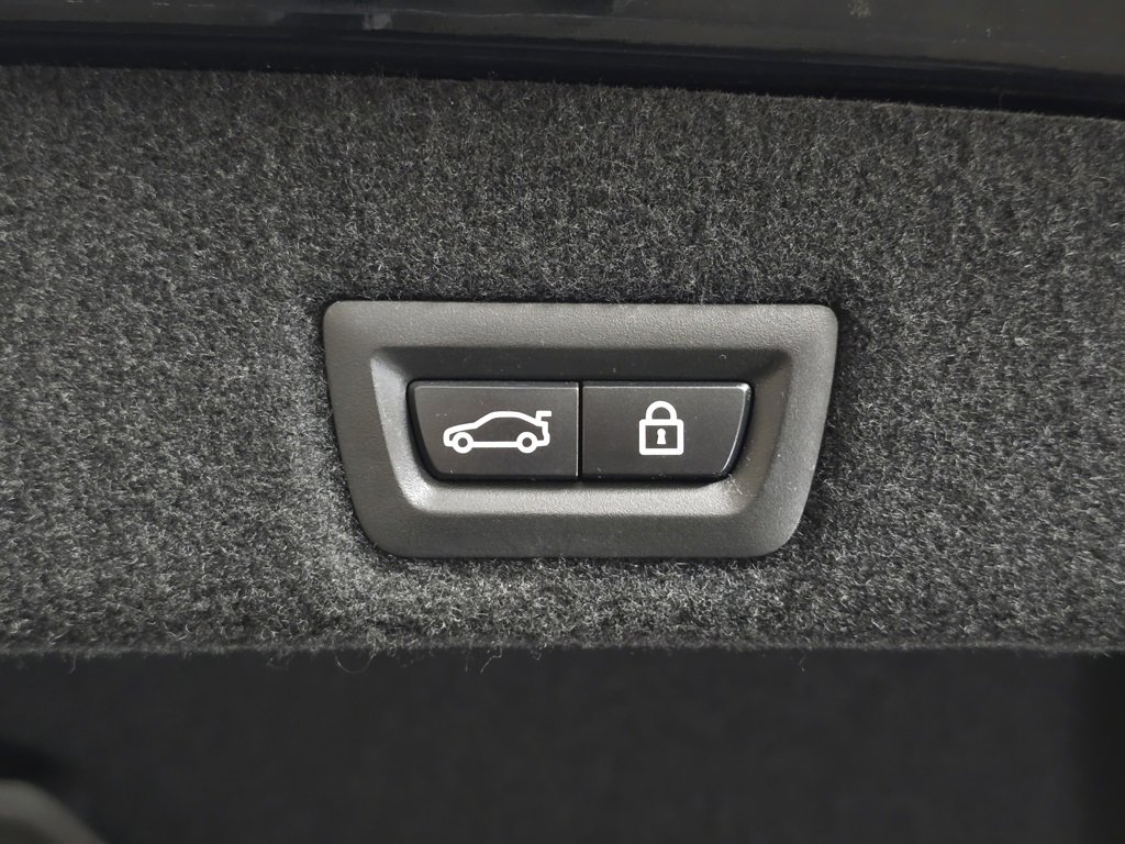 Used 2016 BMW 750i xDrive image 10