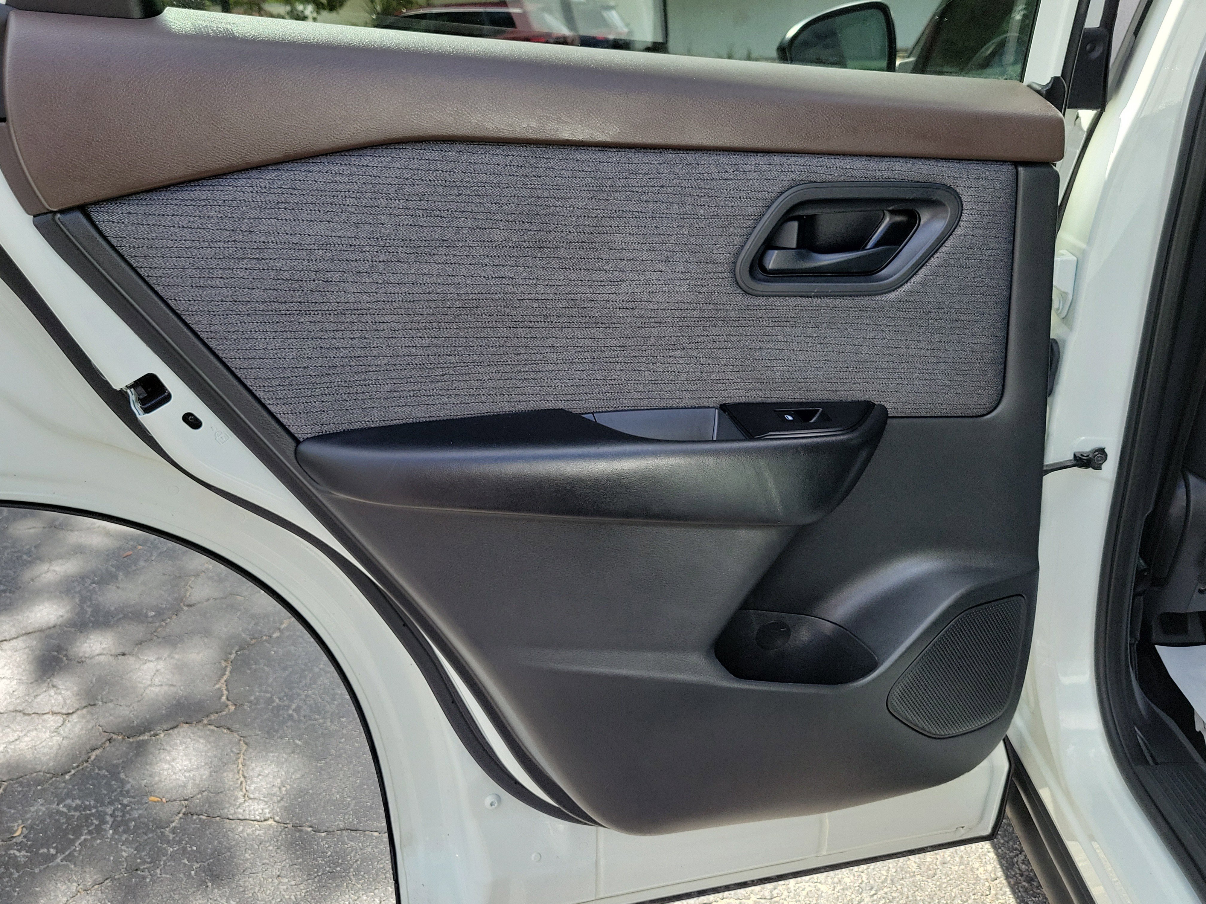 Used 2023 Nissan Rogue S AWD/4WD image 13