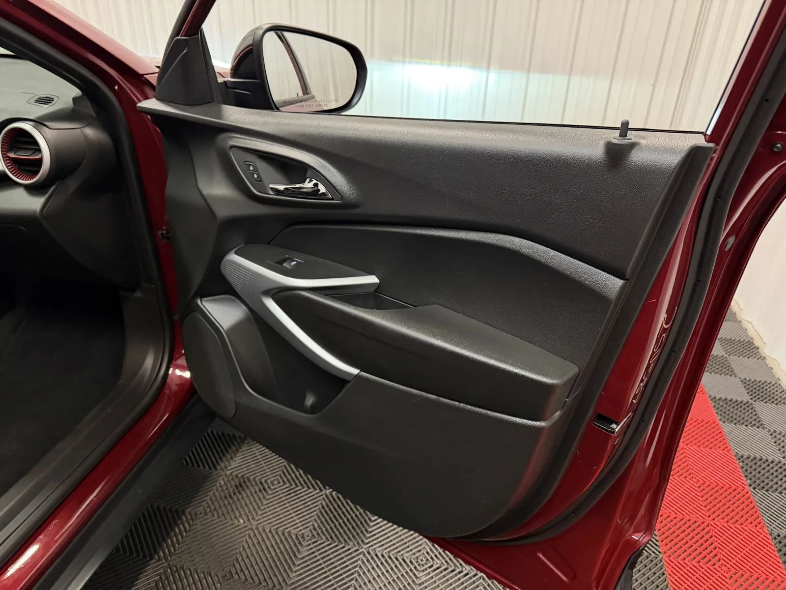 Used 2024 Chevrolet Trax RS FWD image 43