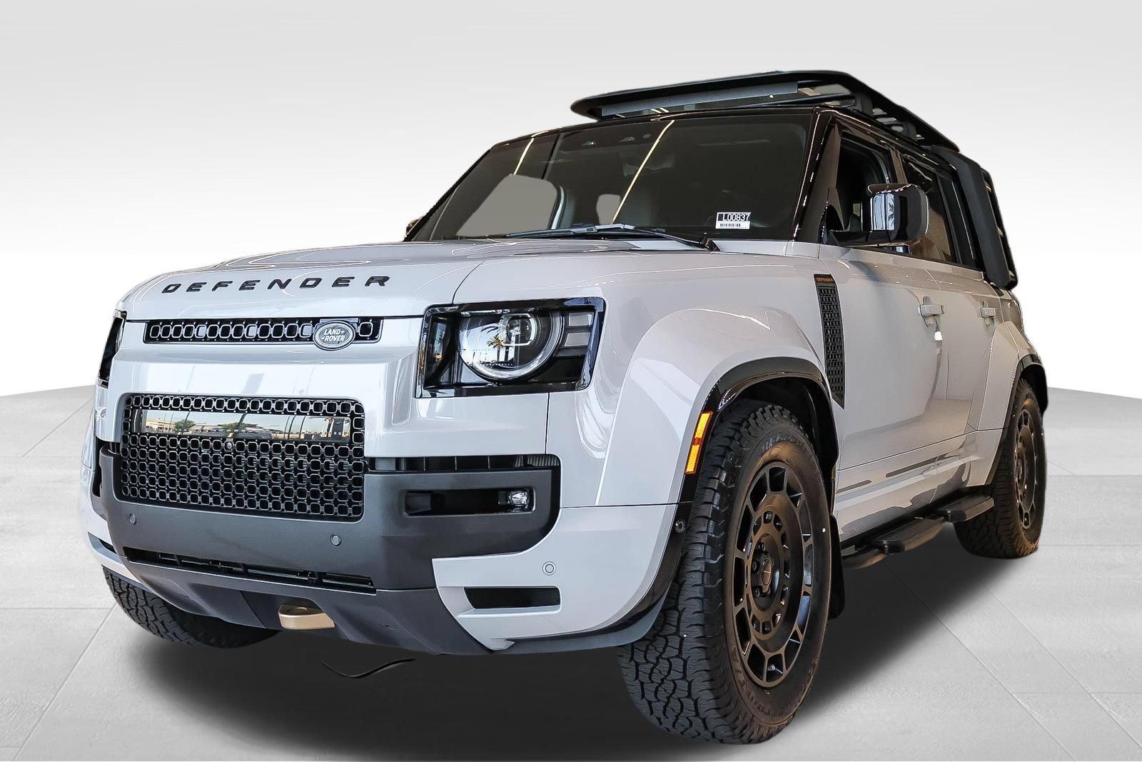 New 2026 Land Rover Defender 110 AWD/4WD image 1