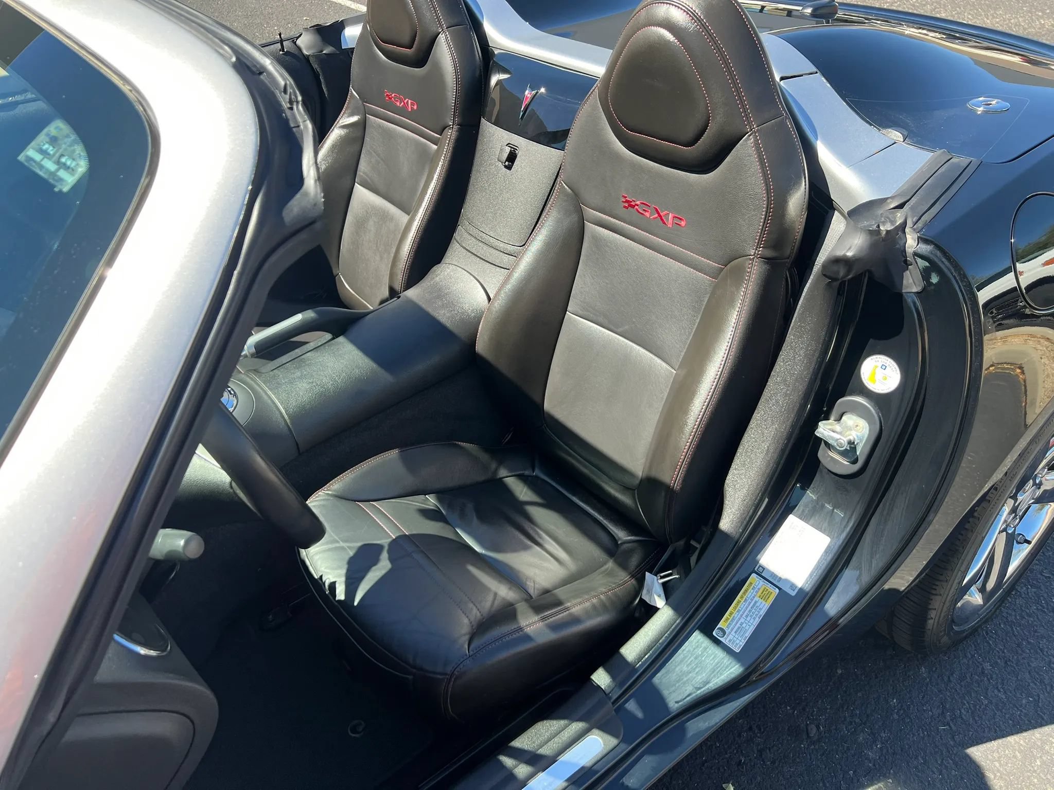 Used 2009 Pontiac Solstice GXP w/ Premium Package RWD image 17