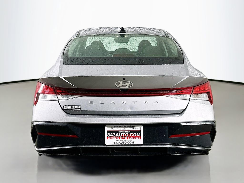 Used 2025 Hyundai Elantra SEL FWD image 6