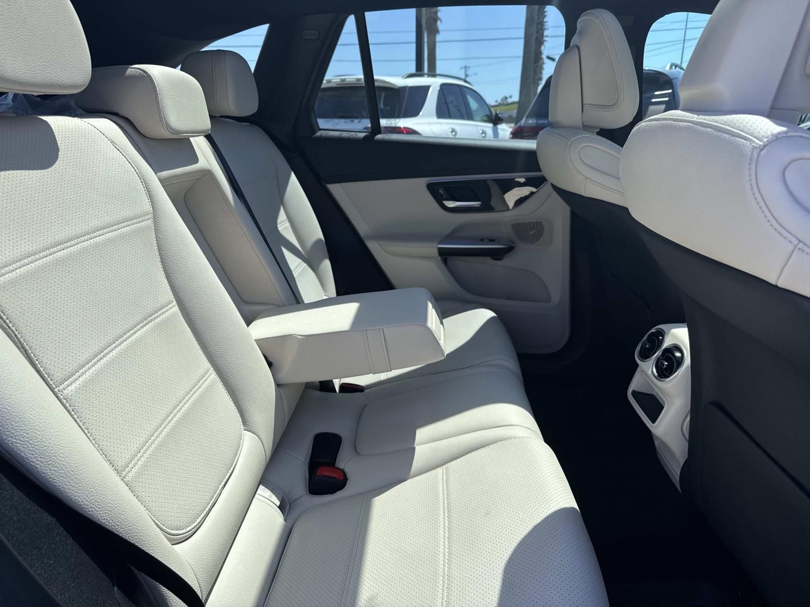 Used 2024 Mercedes-Benz GLC 300 4MATIC image 9