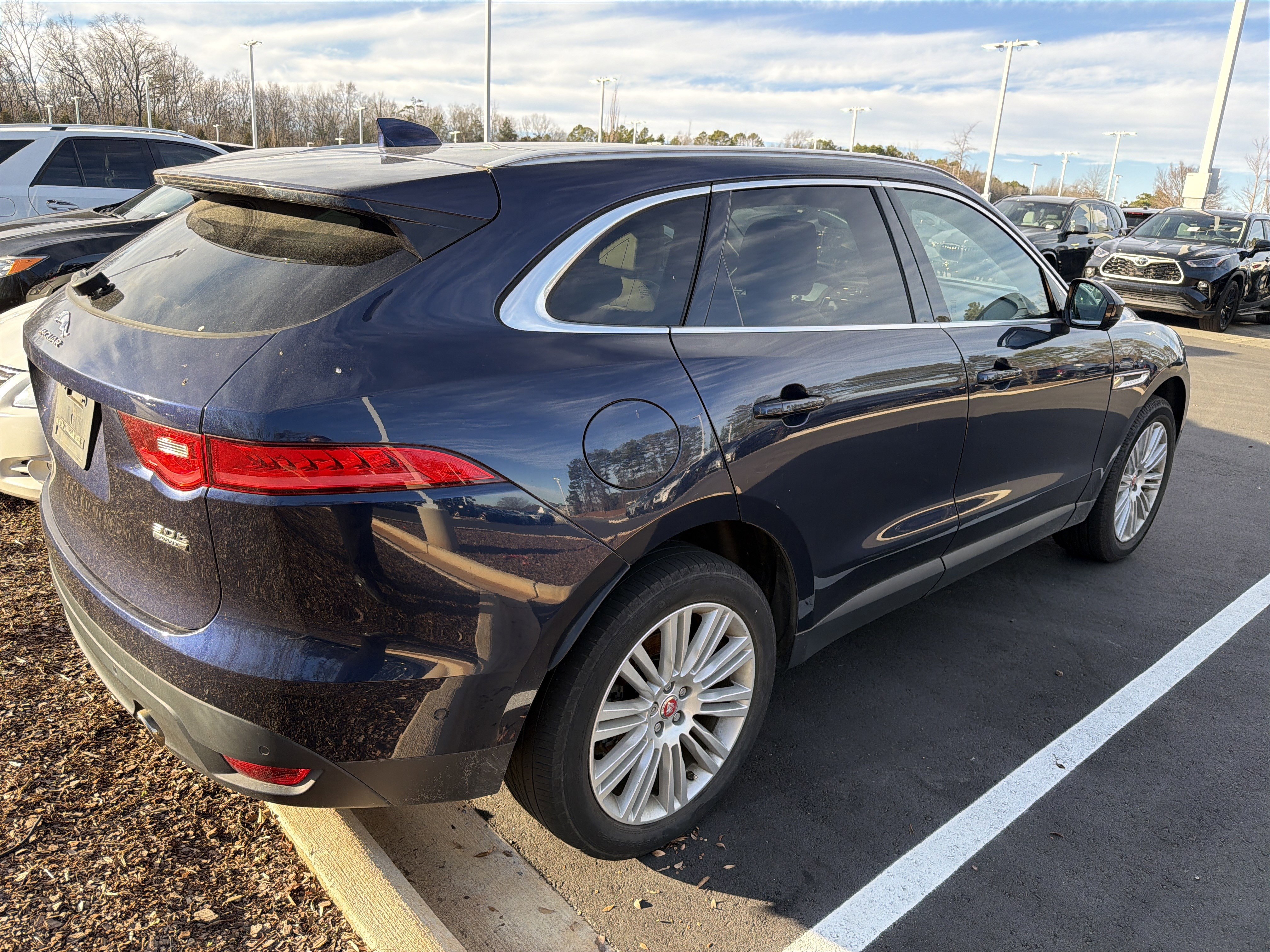 Used 2019 Jaguar F-PACE Portfolio image 10