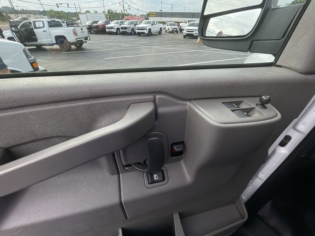 Used 2025 GMC Savana 2500 w/ Driver Convenience Package RWD image 20