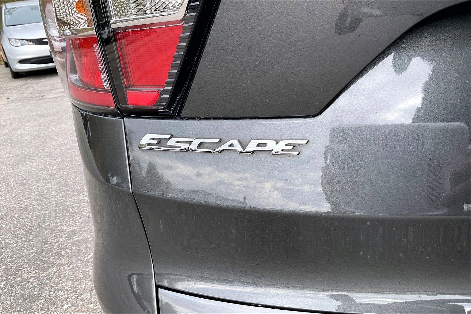 Used 2017 Ford Escape SE w/ Equipment Group 201A AWD/4WD image 28