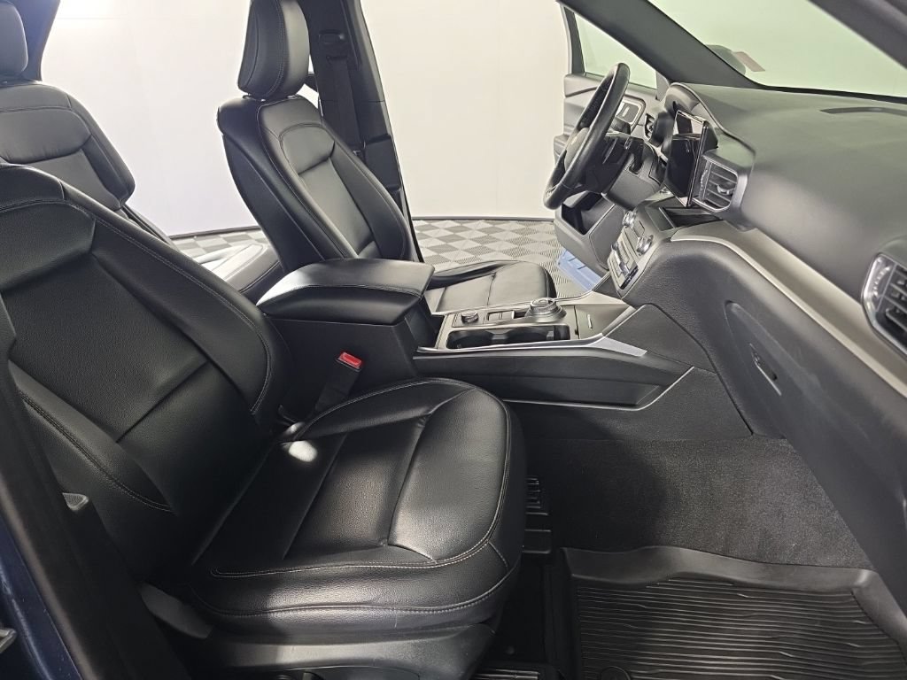 Used 2020 Ford Explorer XLT w/ Equipment Group 202A AWD/4WD image 37