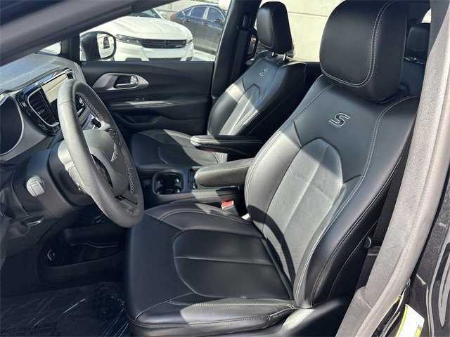 Used 2023 Chrysler Pacifica Touring-L w/ S Appearance Package image 13