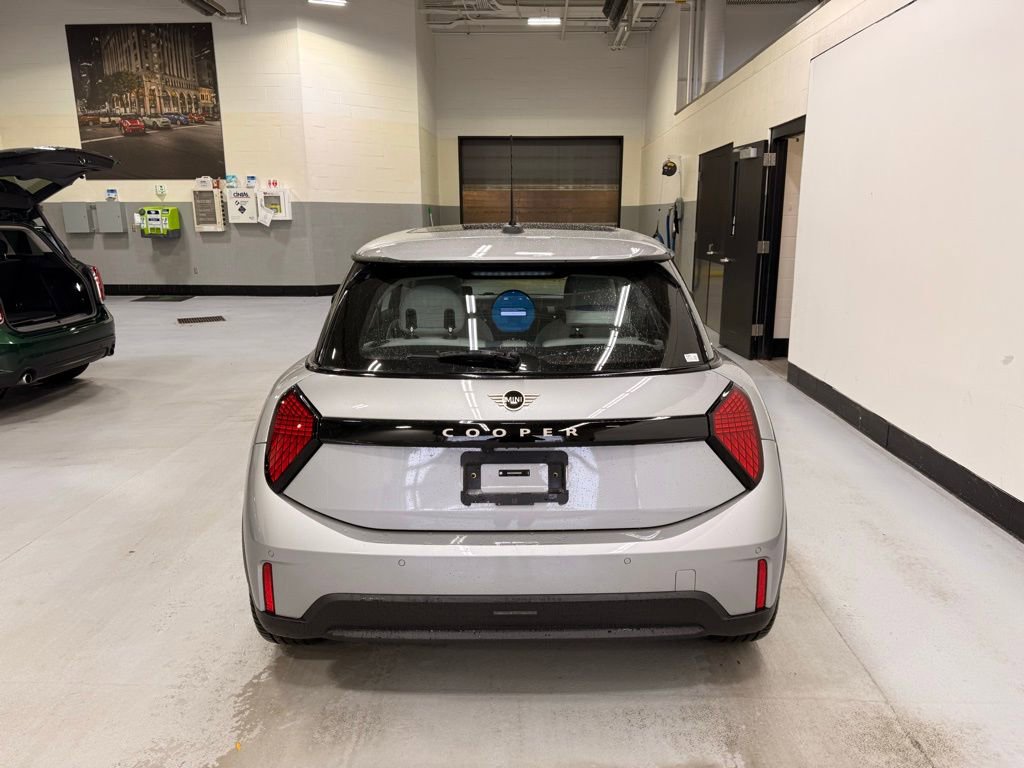 Used 2025 MINI Cooper 2-Door Hardtop image 4