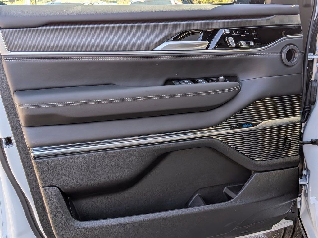New 2026 Jeep Grand Wagoneer Summit image 40