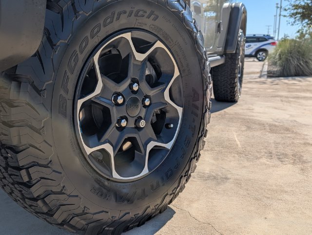 Used 2023 Jeep Wrangler Unlimited Rubicon 4xe w/ Cold Weather Group AWD/4WD image 2