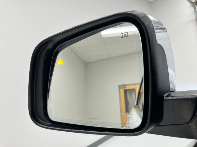 Used 2017 Jeep Grand Cherokee Overland w/ Jeep Active Safety Group image 34