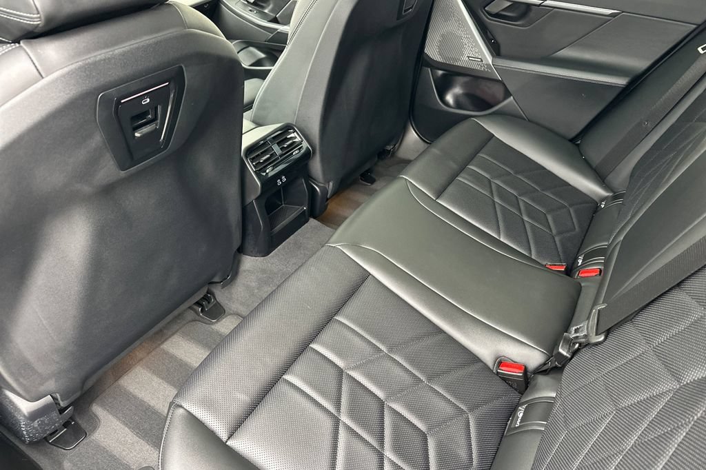 Used 2024 BMW i5 eDrive40i w/ Executive Package RWD image 12