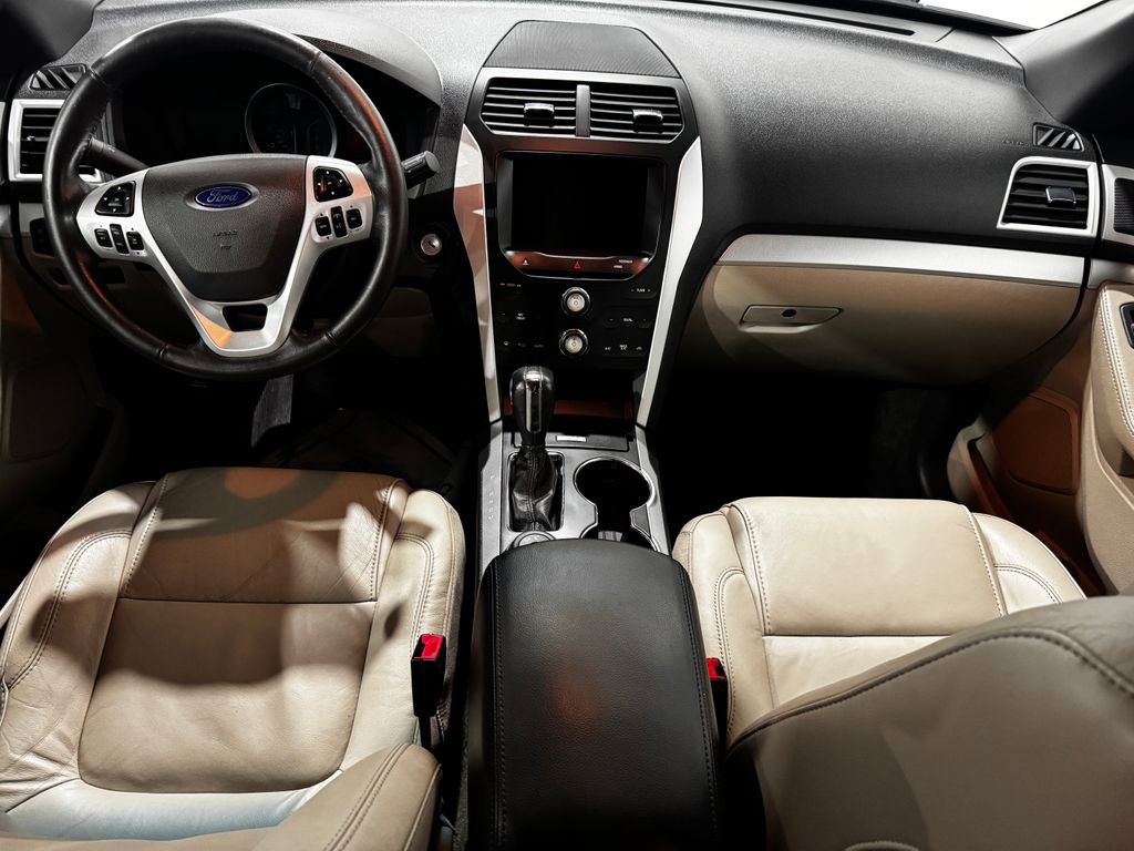 Used 2015 Ford Explorer XLT w/ Equipment Group 202B image 31