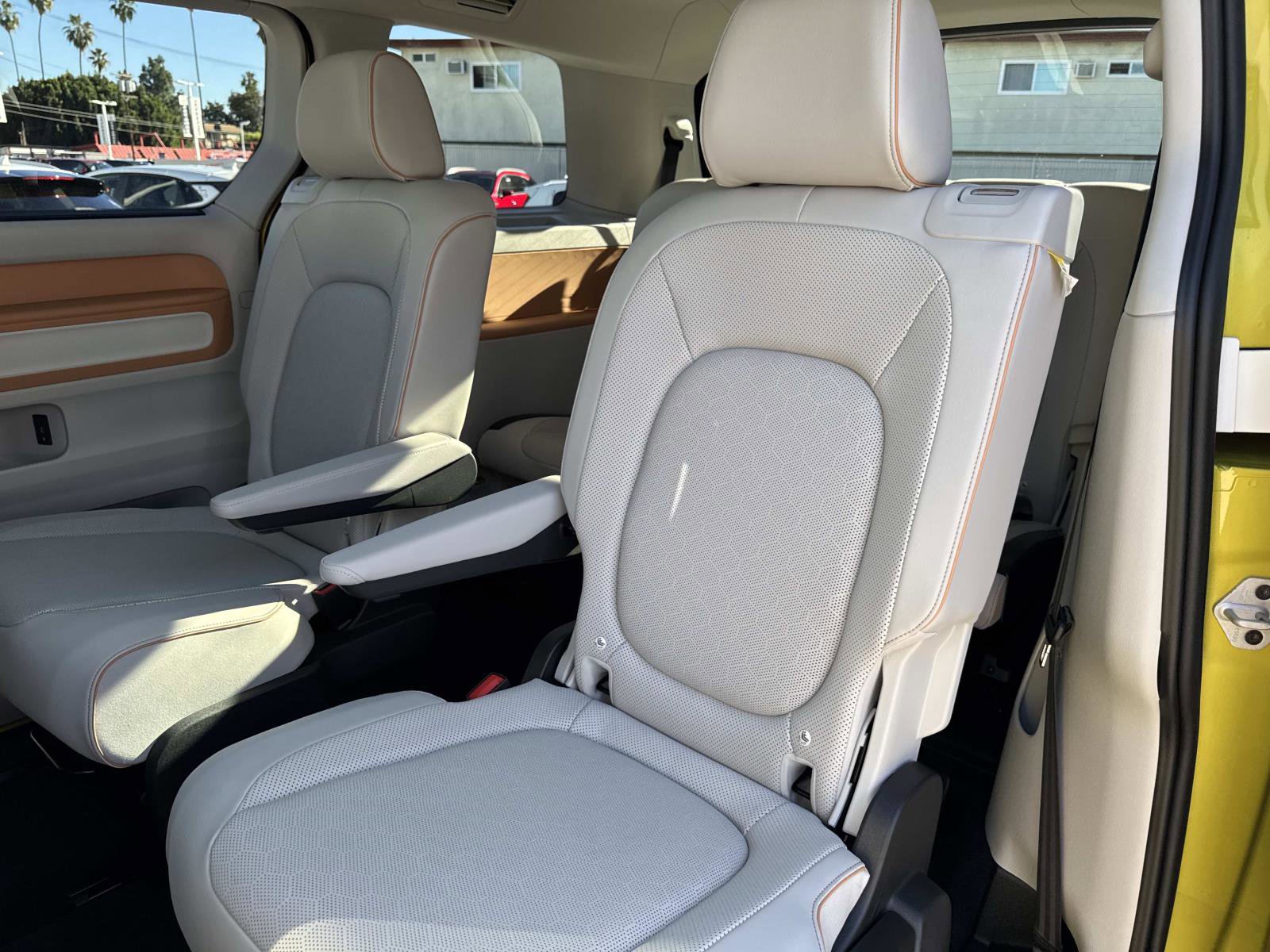 Used 2025 Volkswagen ID. Buzz 1st Edition image 29