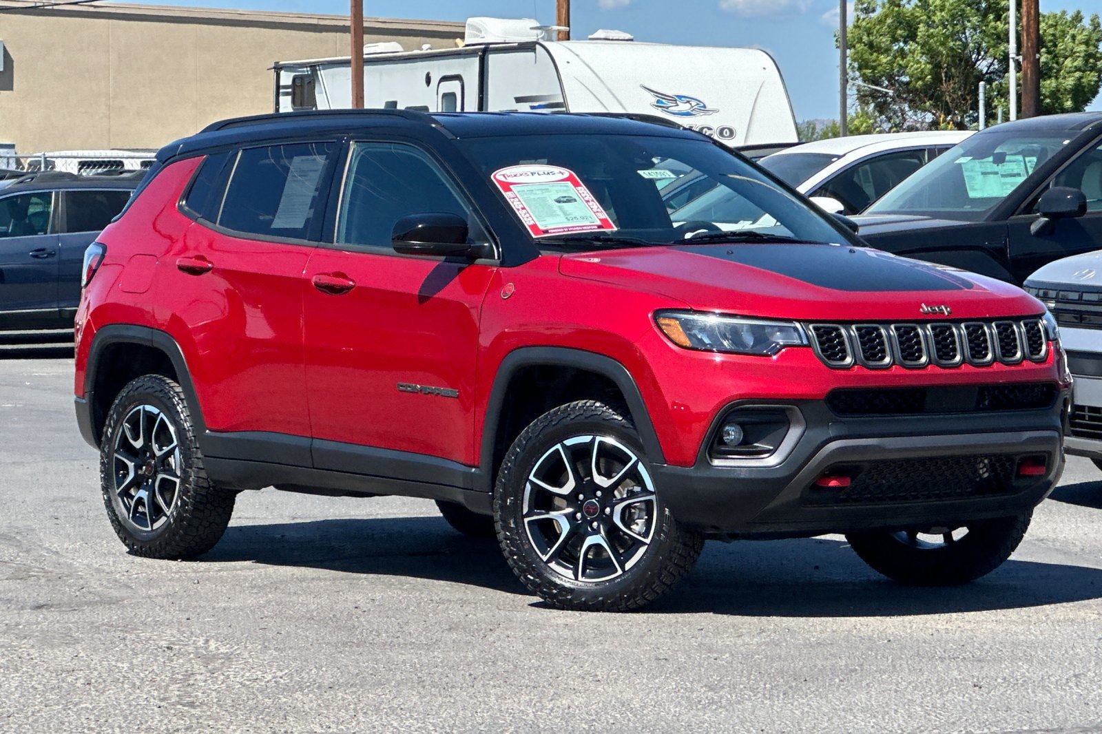 Used 2025 Jeep Compass Trailhawk AWD/4WD image 2