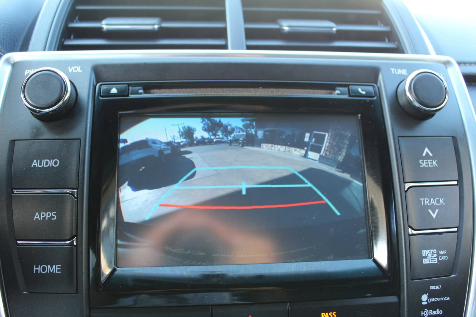 Used 2015 Toyota Camry XLE w/ Moonroof Package FWD image 19