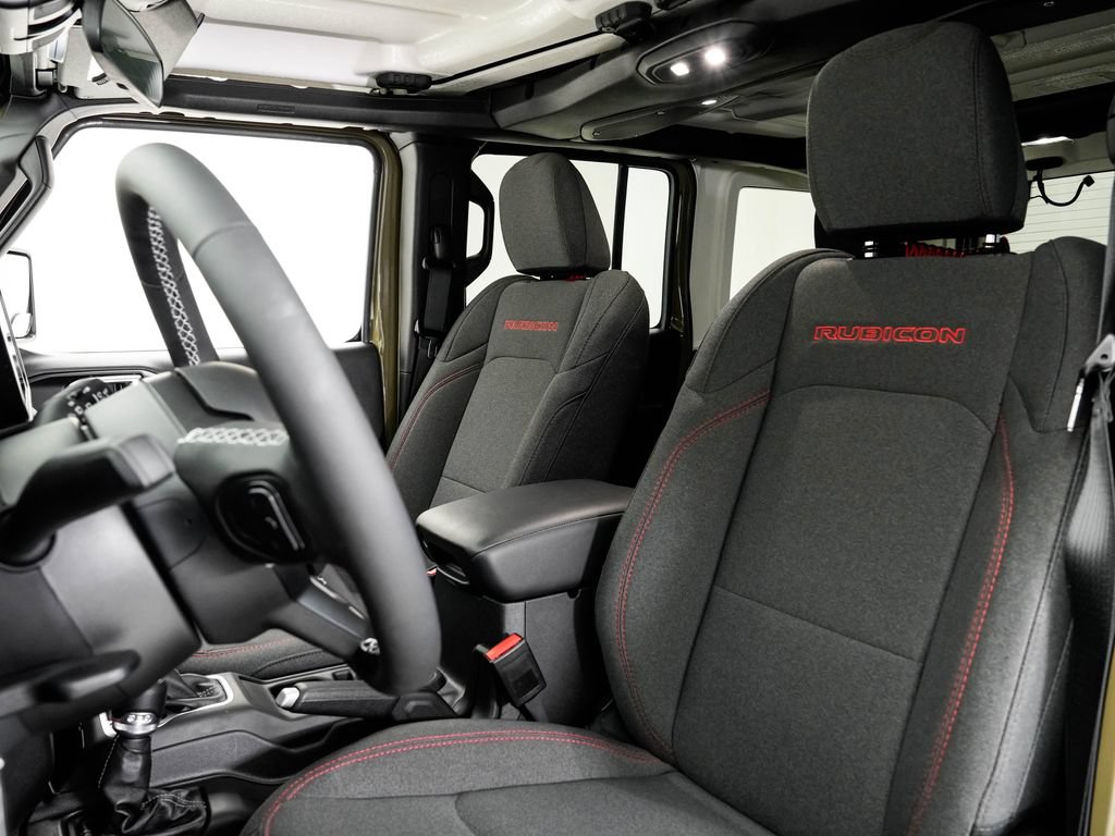 Used 2025 Jeep Wrangler Unlimited Rubicon w/ Convenience Group AWD/4WD image 7