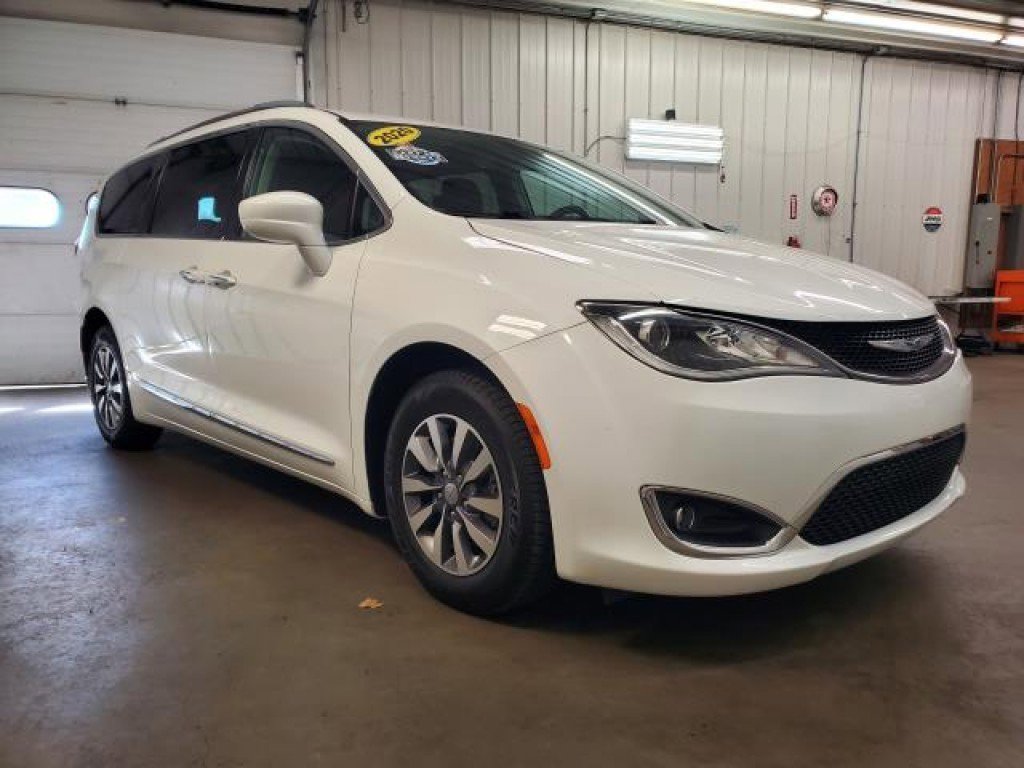 Used 2020 Chrysler Pacifica Touring-L Plus image 2