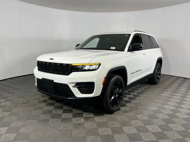 Used 2023 Jeep Grand Cherokee Altitude image 11