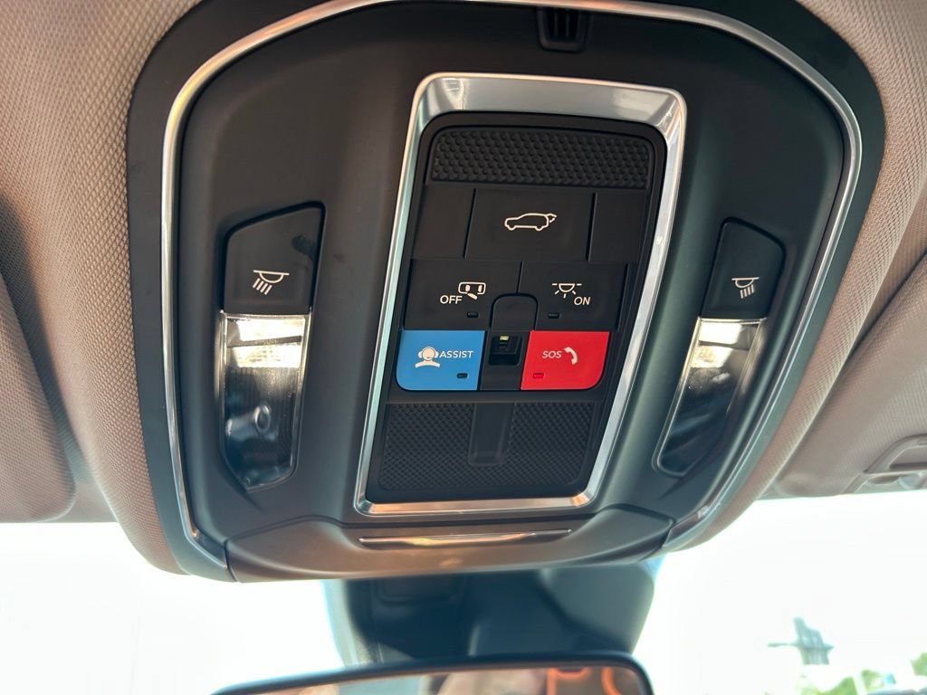 Used 2021 Jeep Grand Cherokee L Laredo w/ Luxury Tech Group I RWD image 23