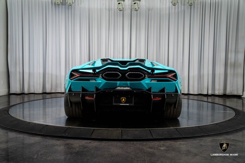 Used 2025 Lamborghini Revuelto image 23