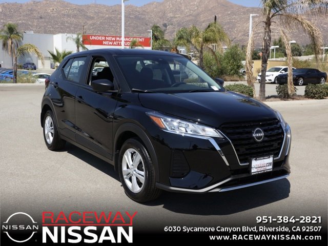 New 2025 Nissan Kicks Play S