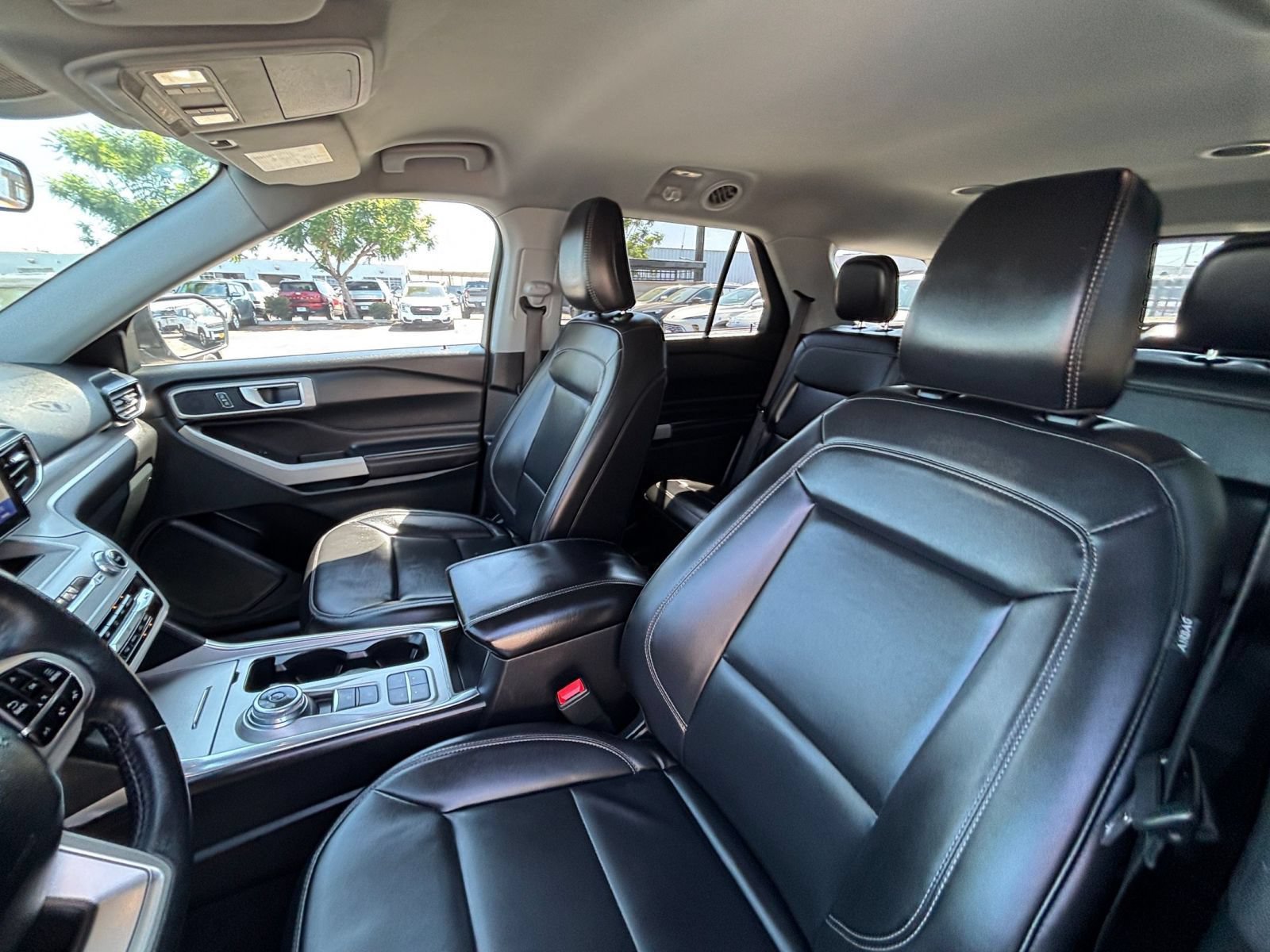 Used 2024 Ford Explorer XLT w/ Equipment Group 202A RWD image 28